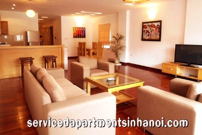 Cho thuê căn hộ 2 phòng ngủ phòng khách lớn khu vực hồ Trúc Bạch