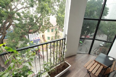 Cho thuê căn hộ dịch vụ cao cấp, mới 100%, view đẹp, có ban công gần hồ Hoàn Kiếm